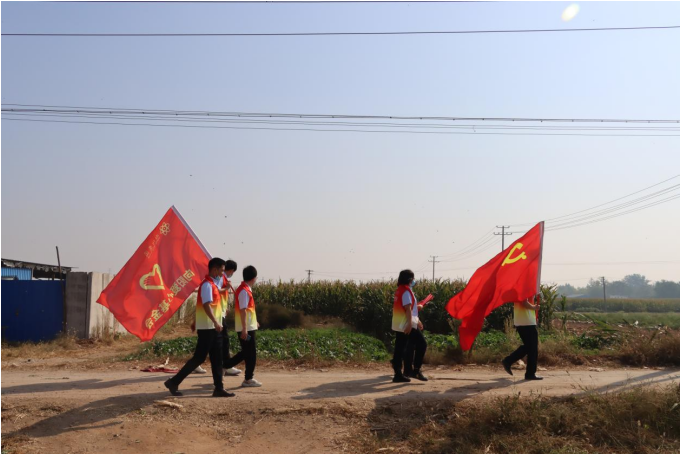 向陽(yáng)集團(tuán)愛(ài)心慰問(wèn)團(tuán)隊(duì)