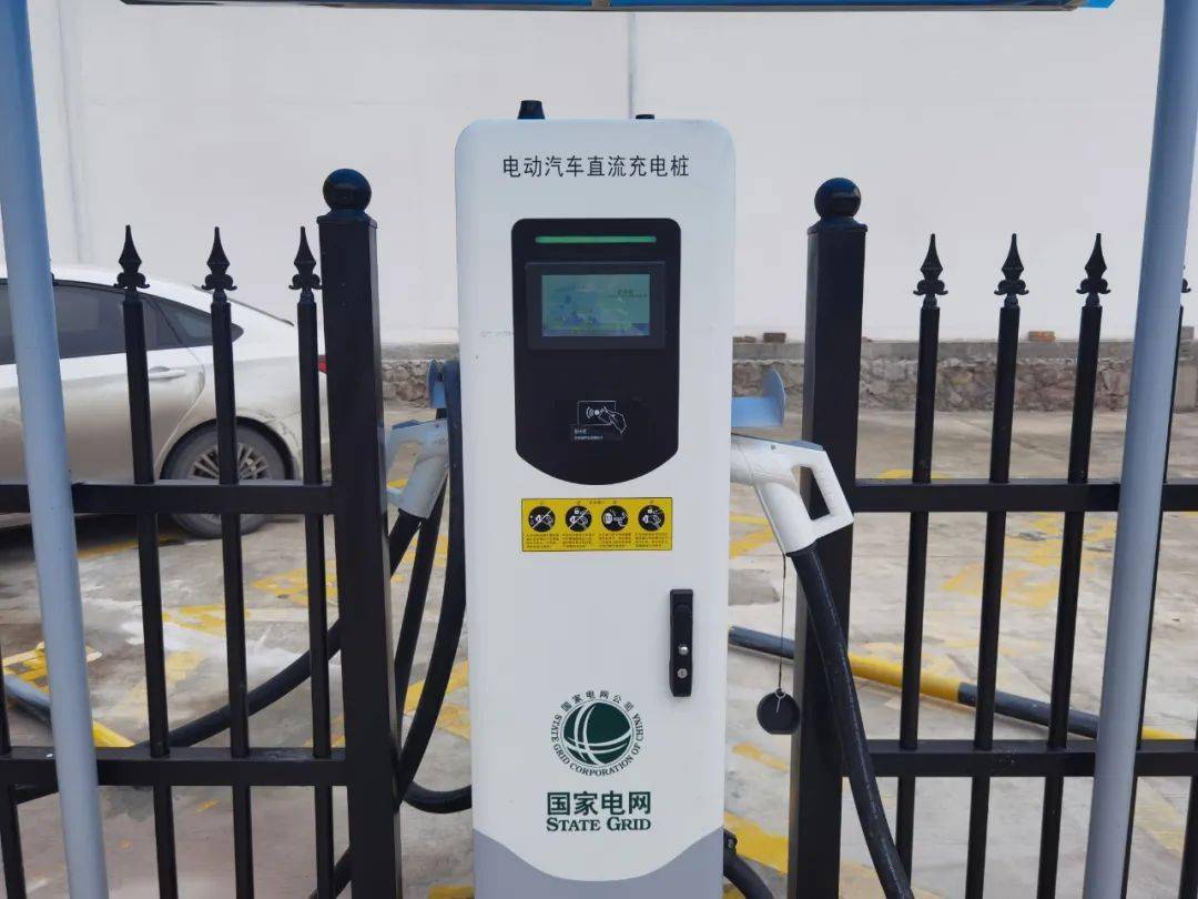 蘿卜崗萬(wàn)合對(duì)面停車場(chǎng)新增充電樁正式對(duì)外了,至此漢源縣共計(jì)4個(gè)對(duì)外新能源汽車充電樁 附定位導(dǎo)航